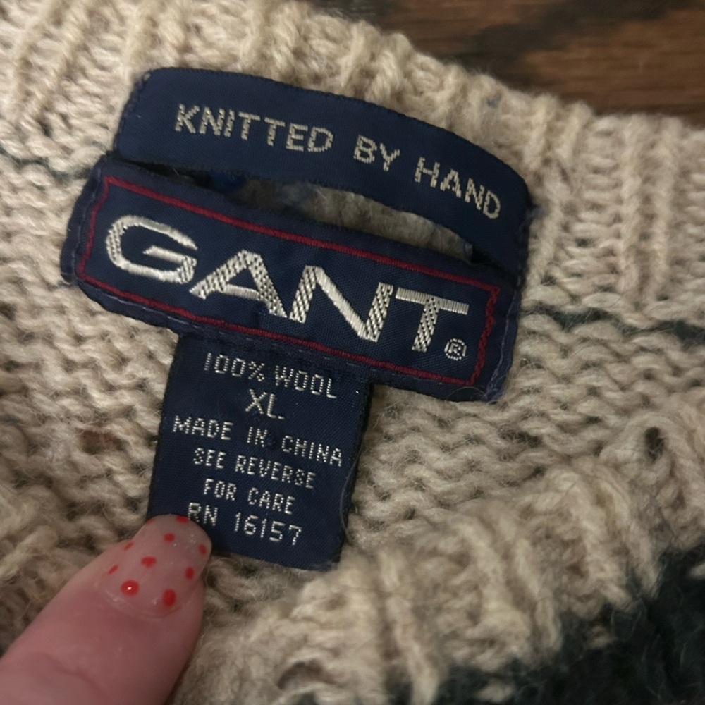 Gant Cream Ski Scene Wool Sweater with Blue, Red, Green Accents - Picture 4 of 6